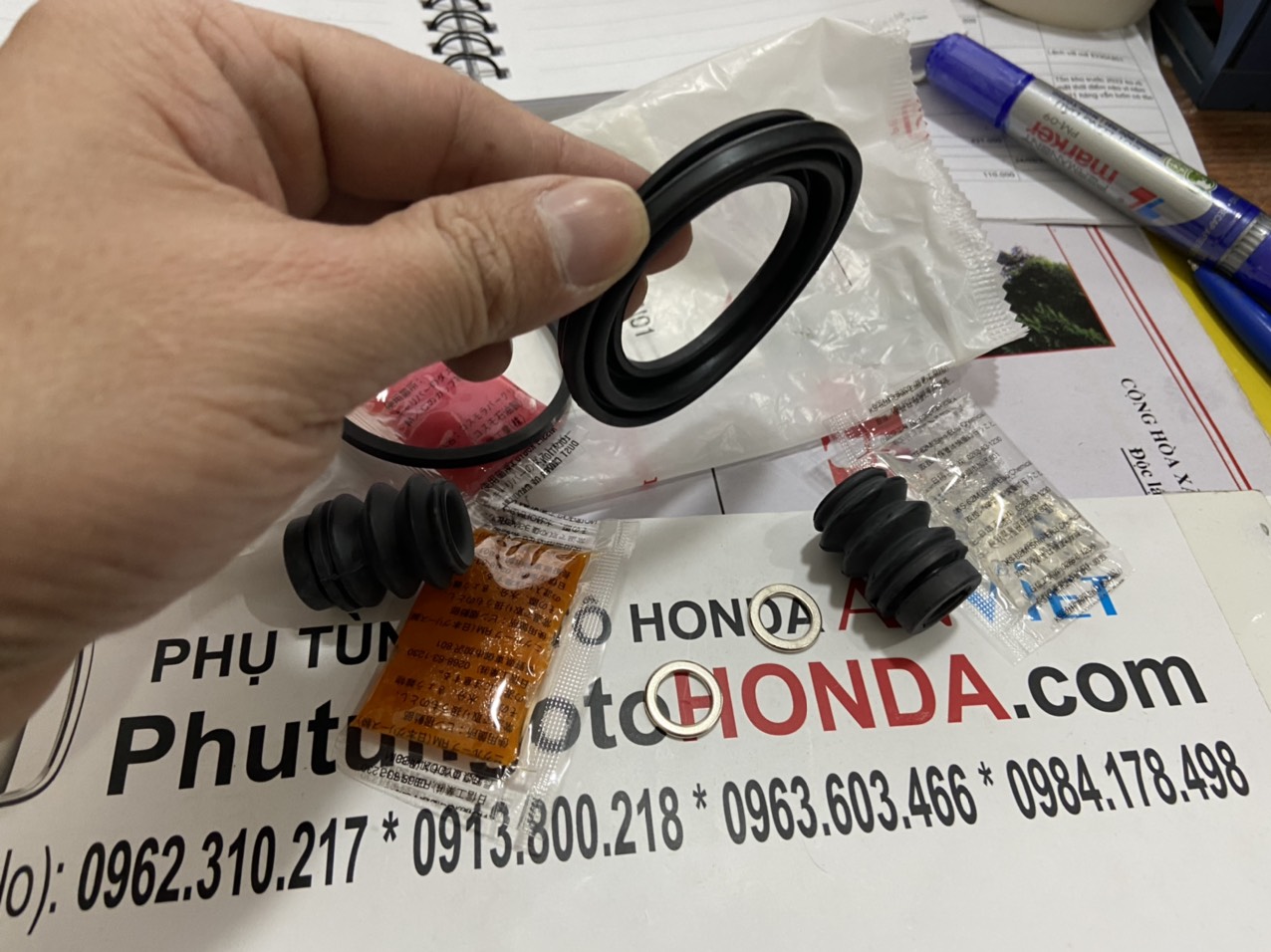 Cuppen chụp bụi phanh trước xe Honda City